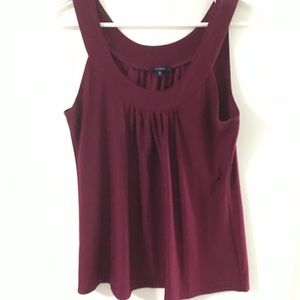 Plum colour, u-neck